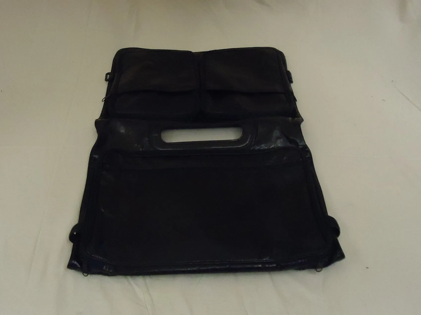 American Homeware Briefcase Hanging Pockets 18in x 13in x 2 1/2in Black Leather -- Used