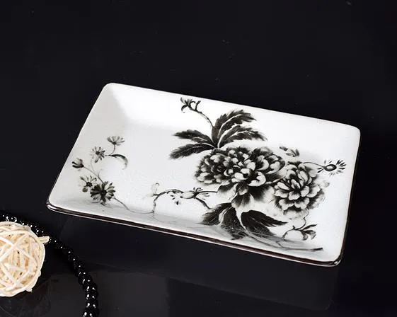 Black and White Ceramic Set