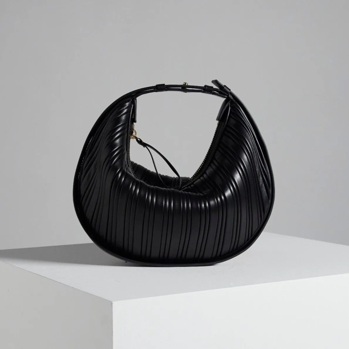 Cookie 28 Pleated Black Shoulder Bag