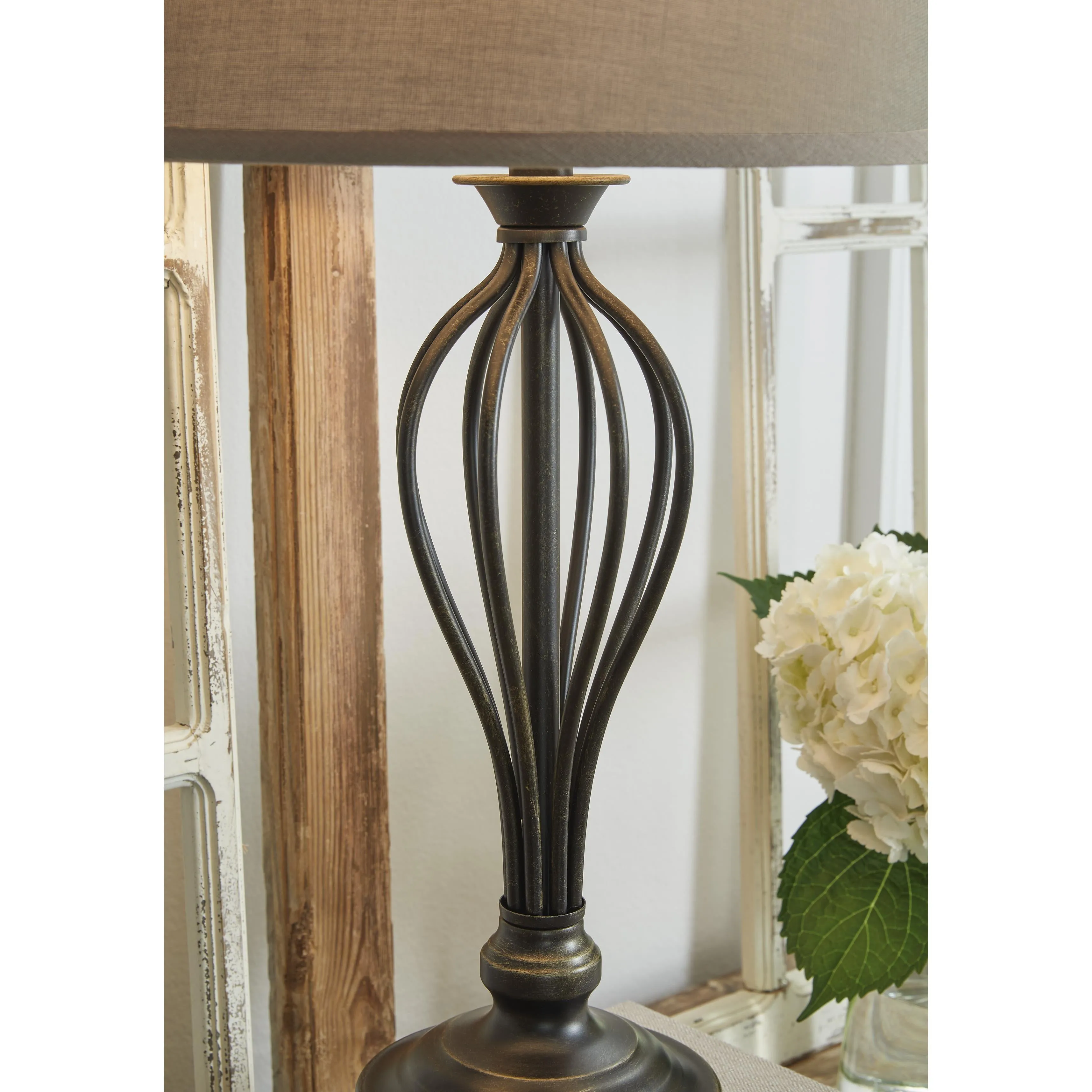 Signature Design by Ashley Ornawell Table Lamp L204544