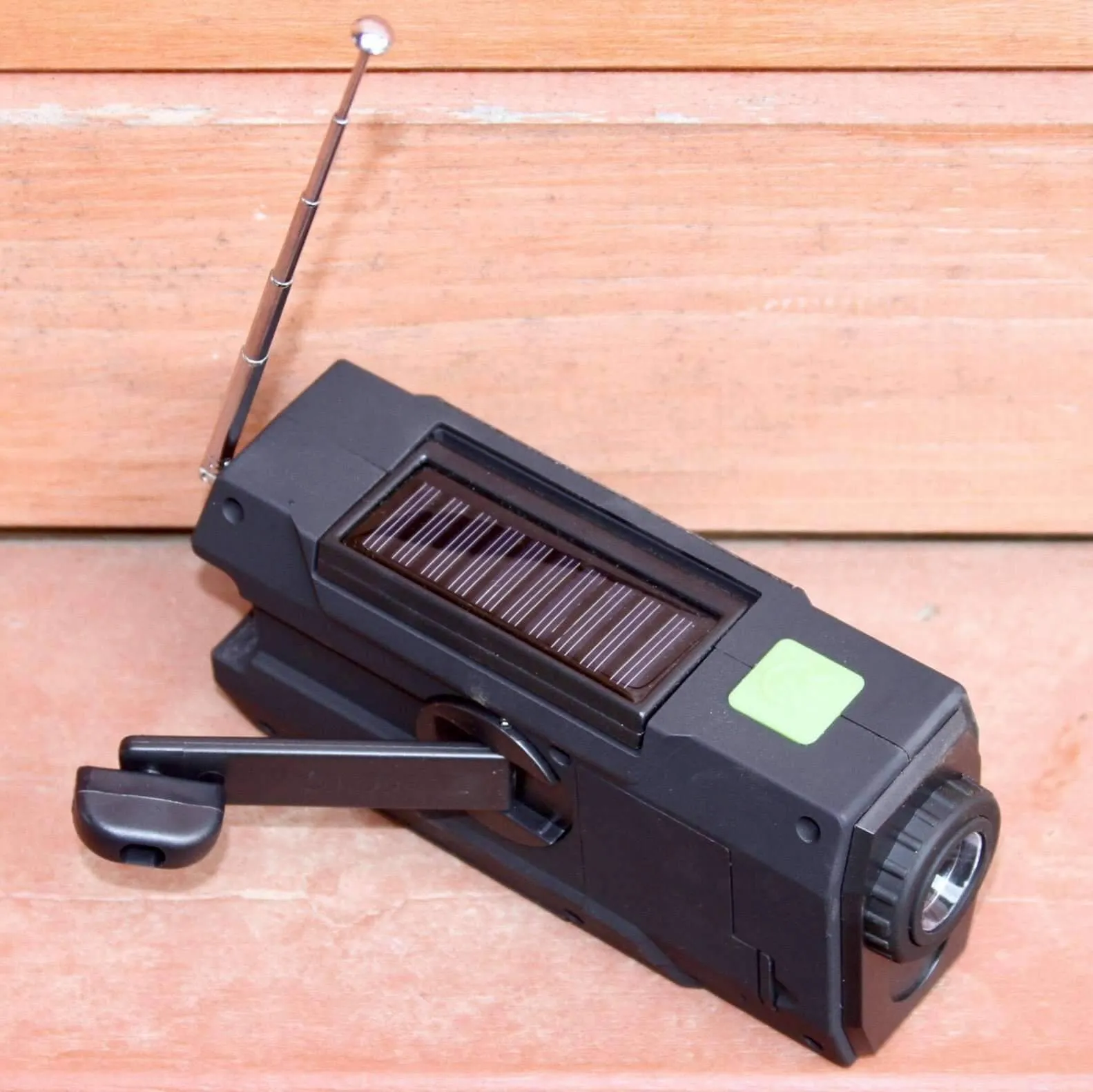 Solar Flashlight & AM/FM/Weather Radio w/ Hand Crank