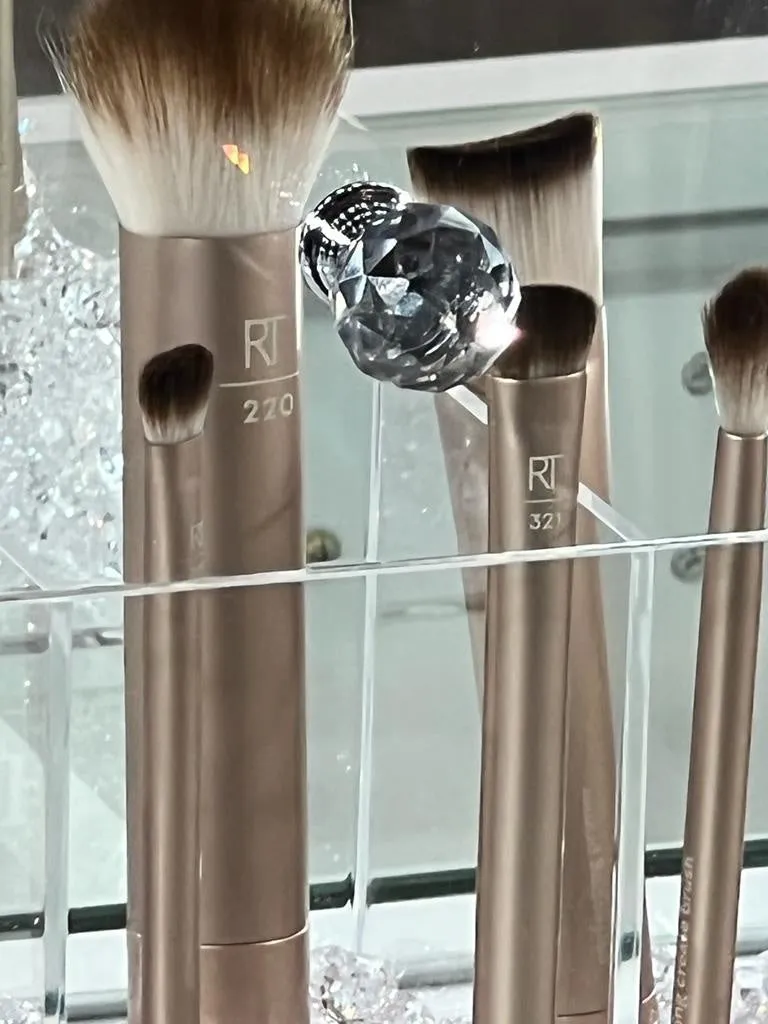 The make-up brush organizer